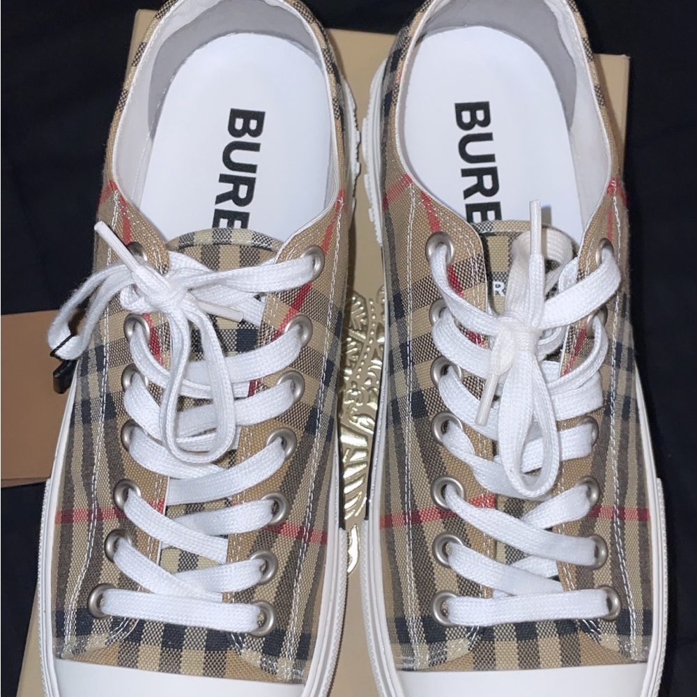 Burberry shoes